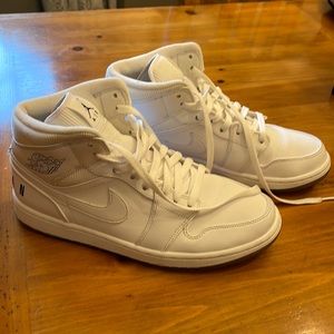 Men's Air Jordan 1 Retro Mid 'White Concord' BQ6578-100. Men’s size 10